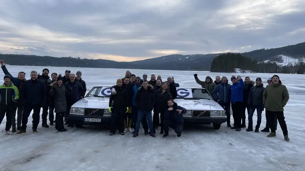 kick off Sverige på isbane med compass event og Volvo